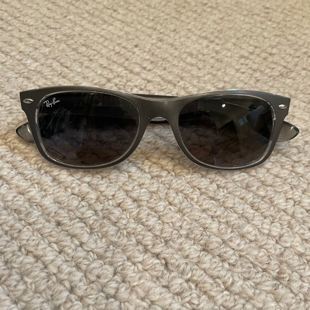 Small unisex RayBan wayfarers in dark gray.